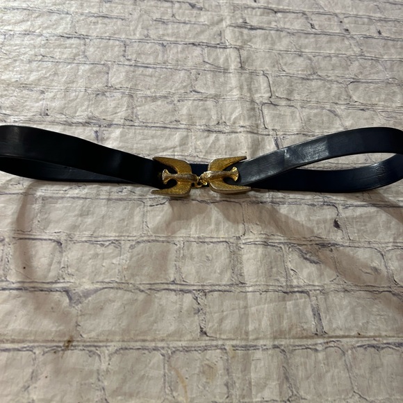 VINTAGE (1973) GOLD TONE TEXTURED DOVES BUCKLE REMOVABLE ON INK NAVY STRAP - Picture 10 of 11